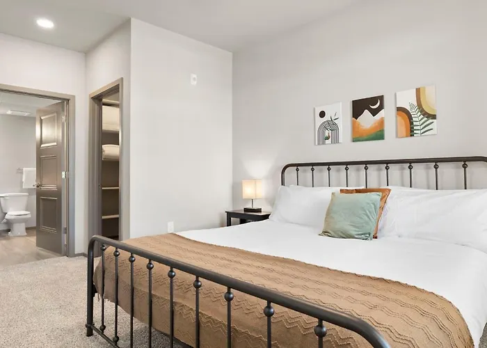 Stunning Westgate Cozysuites By Stadium W Pool 7 Apartment Glendale