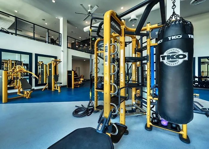 Stunning Westgate Cozysuites By Stadium W Pool 7 Glendale